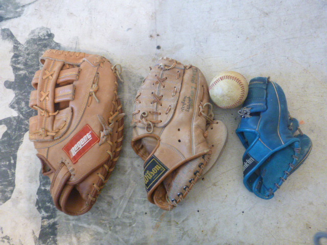 lot 64 image: 3 Baseball Gloves