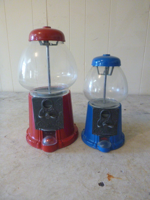 lot 68 image: 2 Gum Ball Machines