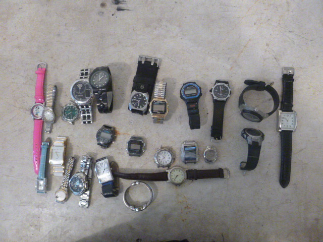 lot 97 image: Lot of Watches