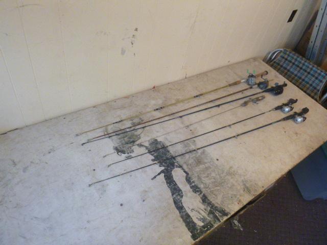 lot 100 image: Miscellaneous Rods and Reels