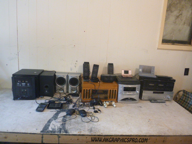 lot 102 image: Miscellaneous Electronic Items