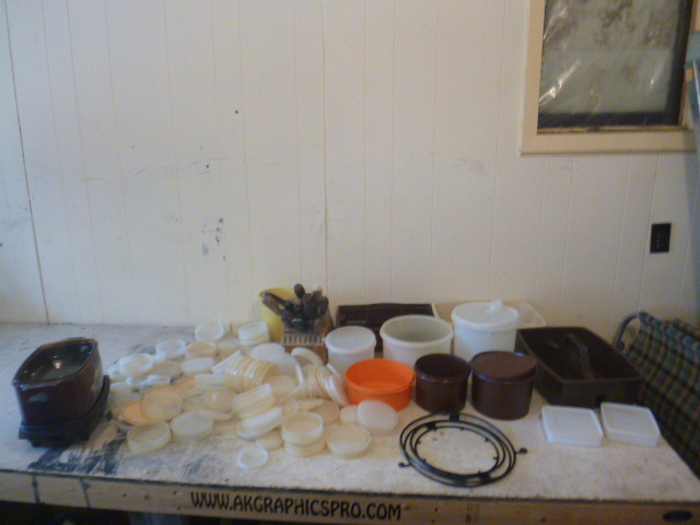 lot 108 image: Miscellaneous Kitchen Items
