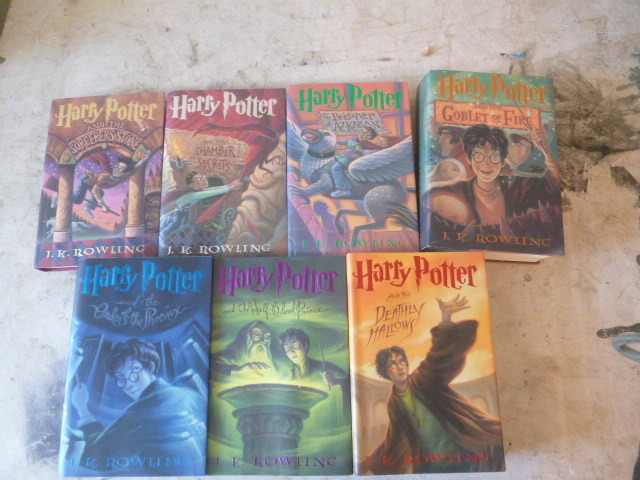 lot 124 image: Complete Set of Harry Potter Books