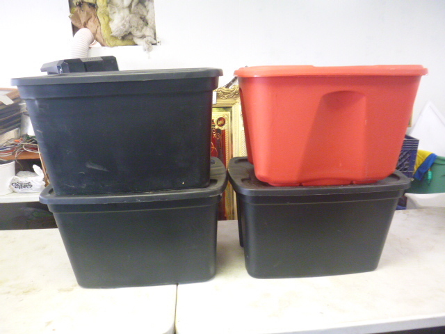 lot 140 image: 4 Totes with Lids