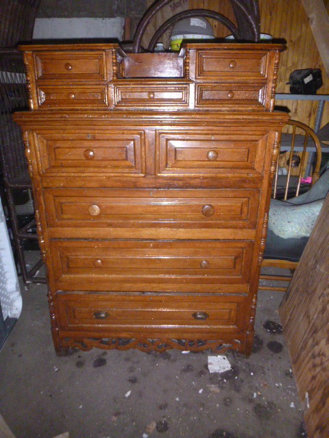 lot 163 image: 10 Drawer Dresser