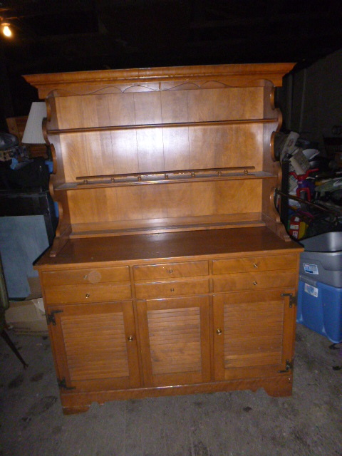 lot 170 image: Dining Room Hutch