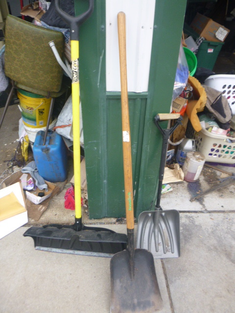 lot 176 image: 5 Shovels