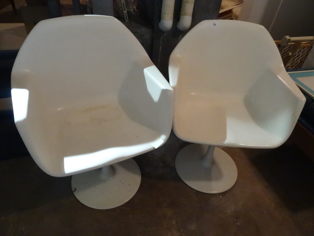 Qty 2 white modern mid century chai...