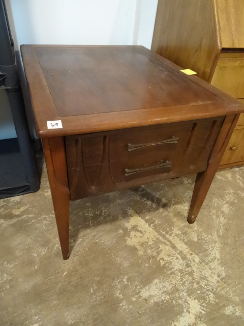 Wood end table. One drawer. 22 x 28...
