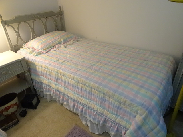 2 Thomasville twin beds. Headborads...