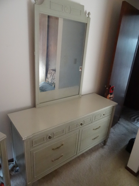 Thomasville triple dresser. 7 drawe...