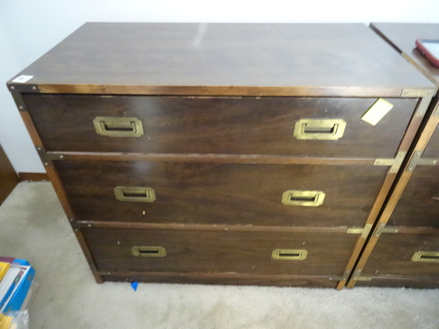 3 drawer dresser. 34 x 18 x 30...