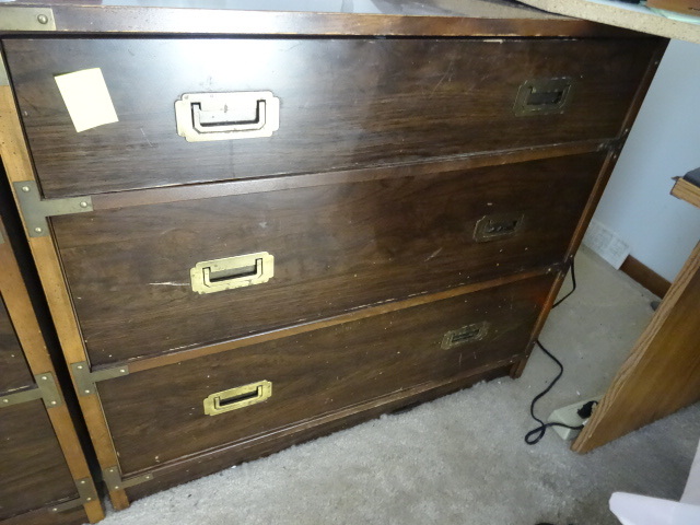 3 drawer dresser. 34 x 18 x 30...
