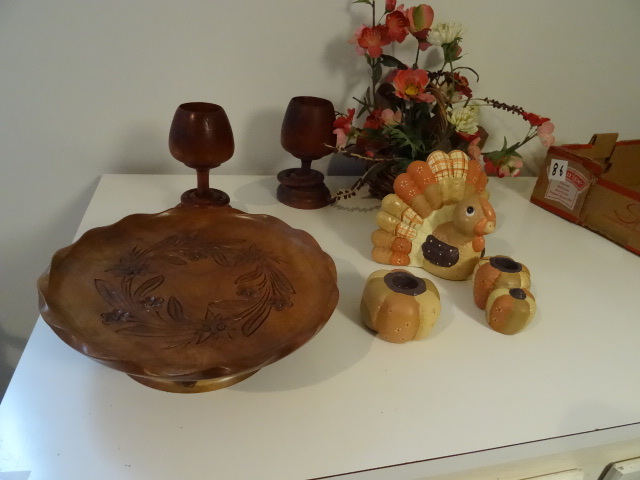 Household decorations. Wood lazy su...