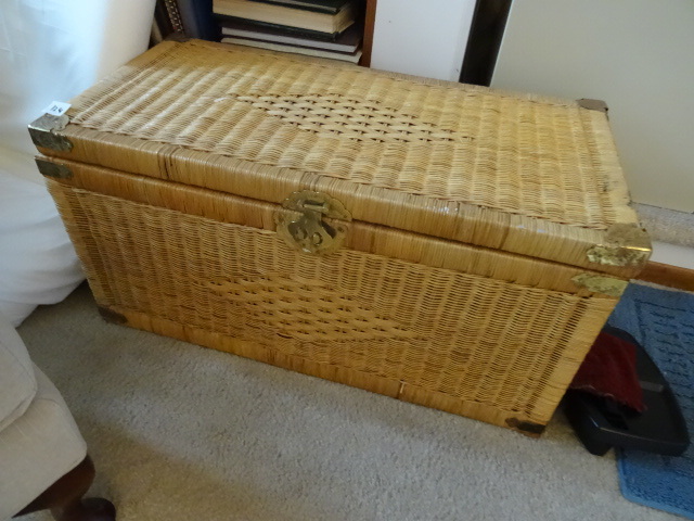 Wicker chest. 32 x 16 x 16...