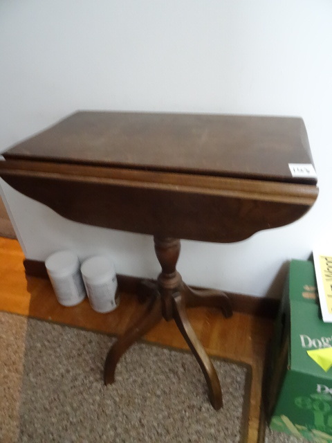 Vintage small wood drop down lamp t...
