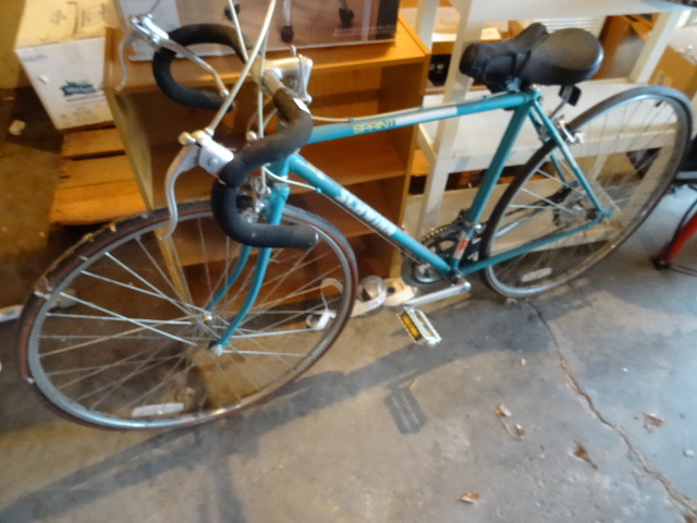Schwinn sprint bicycle with air pum...