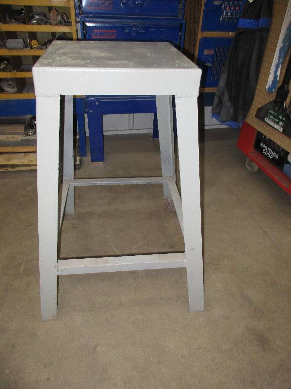 Heavy duty metal tool stand. 30 x 2...
