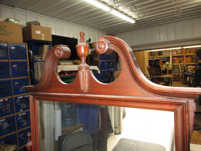 Vintage mahogany knee hole desk. Va...
