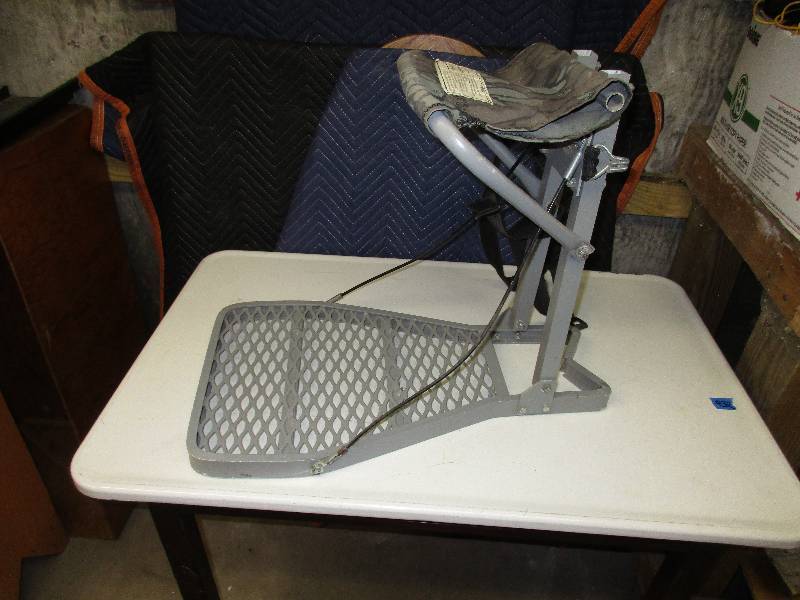 Portable deer stand. 18 x 14 base...