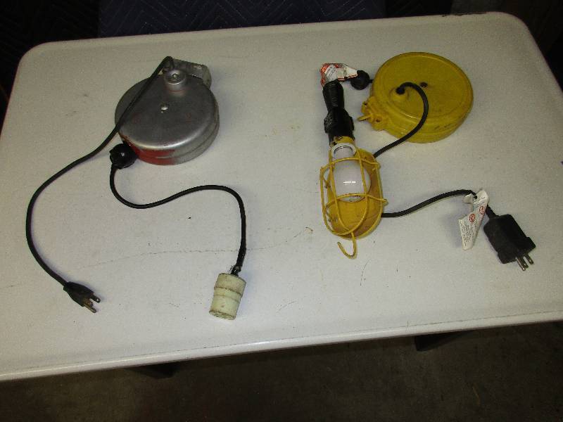 Retractable power cord and retracta...
