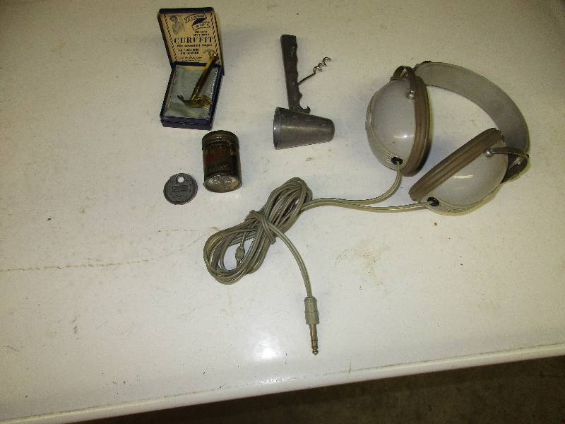 Misc vintage items. Headphones. Wom...