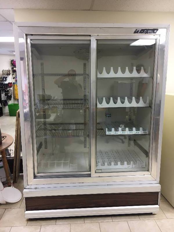 lot 4 image: Fogle Refrigerator