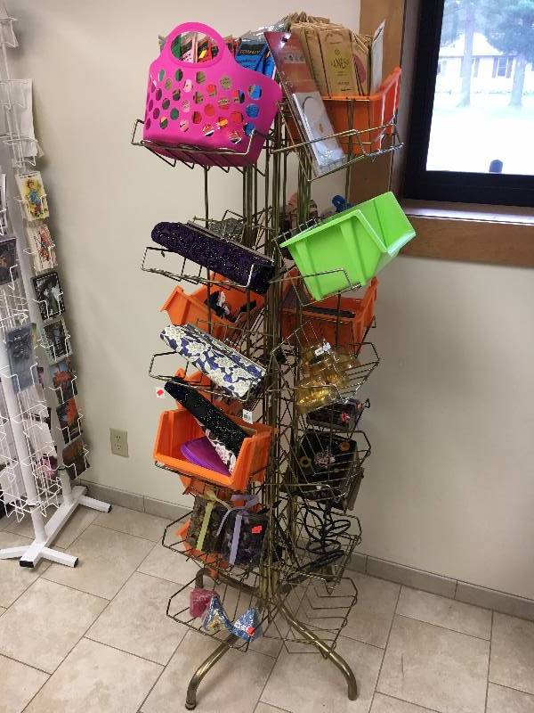 lot 15 image: Basket Style Display Rack