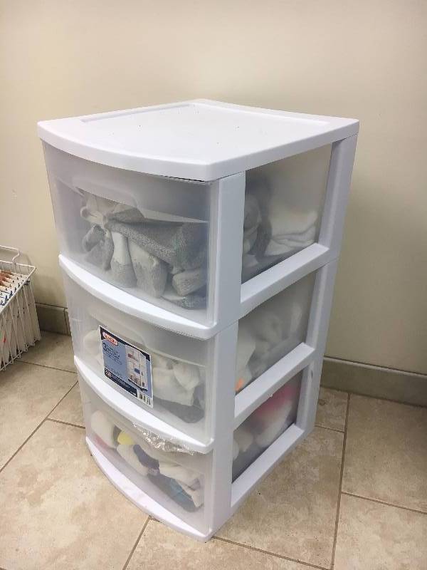 lot 18 image: 3 Drawer tote w Socks