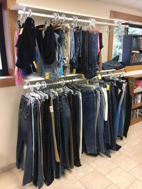 lot 21 image: Misc Jeans and Pants on Racks