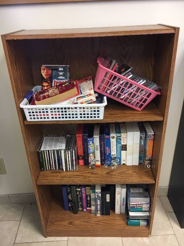 lot 23 image: Shelving w VCR & CDs