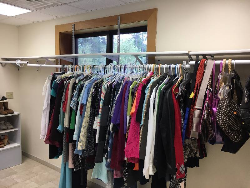 lot 36 image: 14 of Retail Pole and Shelf