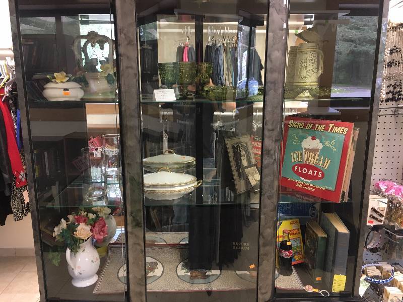 lot 43 image: Curio Cabinet Contents