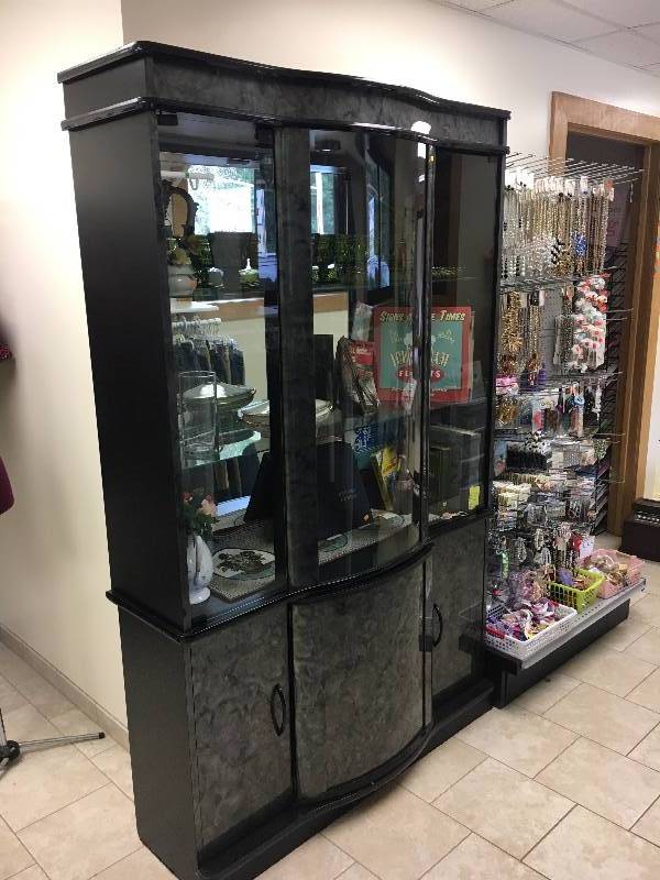 lot 44 image: Curio Cabinet