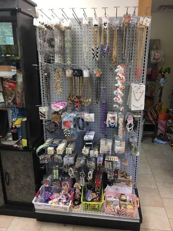 lot 45 image: Large Jewelry Lot