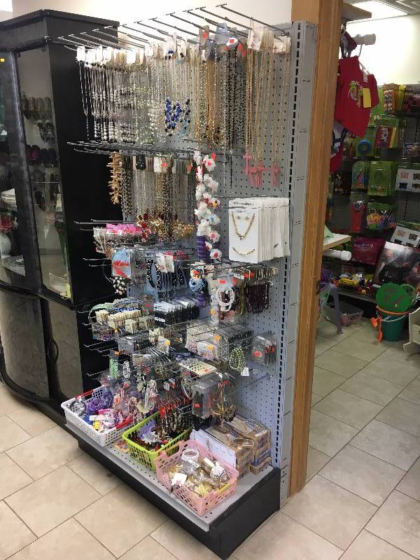 lot 46 image: Gondola Retail Fixture w Faceouts