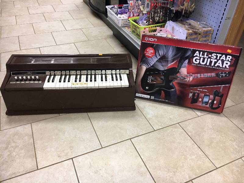 lot 49 image: Lot of Kids Music Toys