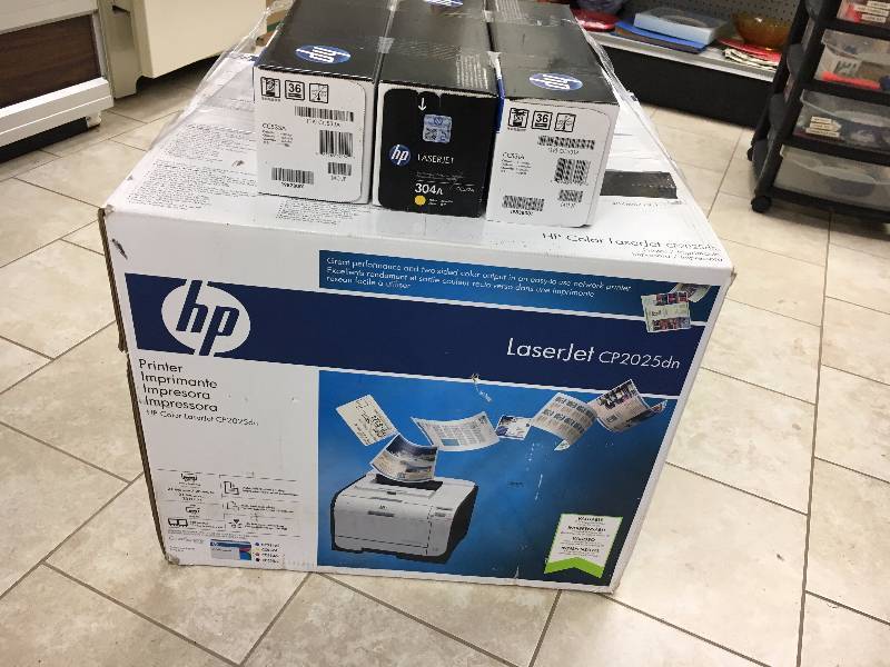lot 74 image: HP Color Laser Printer w Extra Cartridges