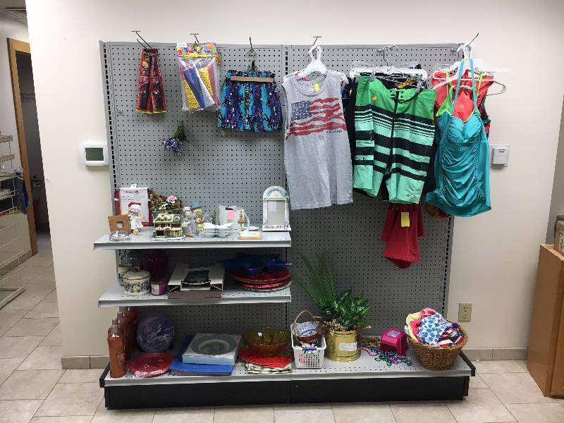 lot 76 image: Contents of Gondola Fixture