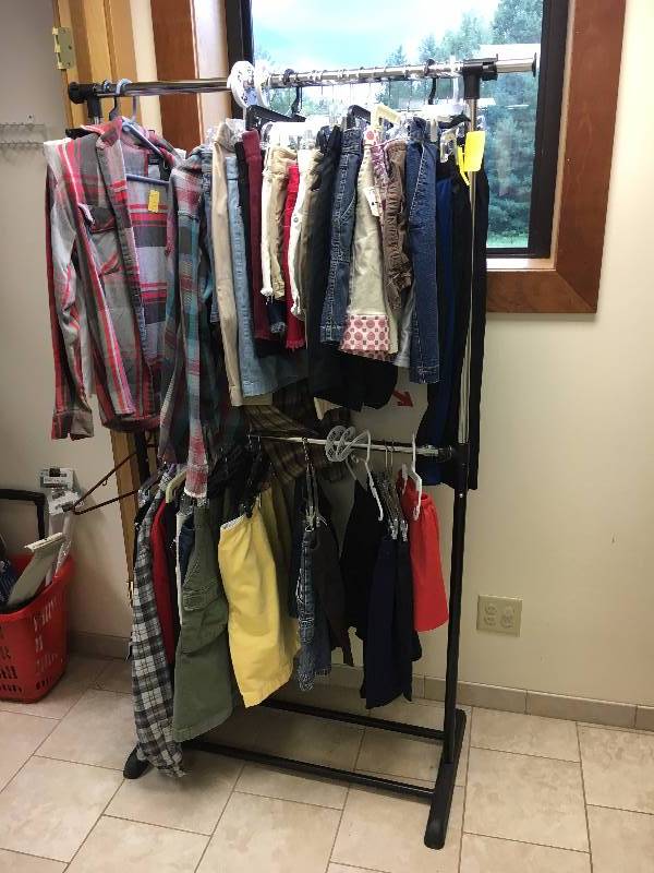 lot 84 image: 2 - Tier Clothing Hanging Fixture