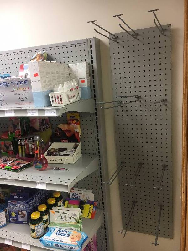 lot 85 image: Retail Fixture w Faceouts