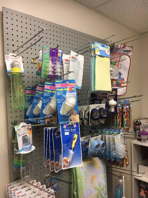 lot 90 image: Retail Display Fixture w Faceouts