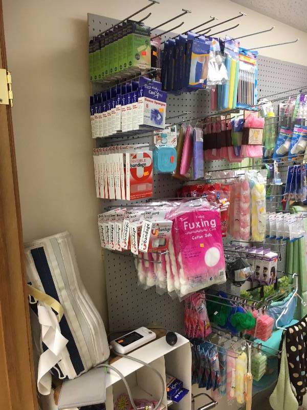 lot 91 image: Large Lot of Personal Care Products