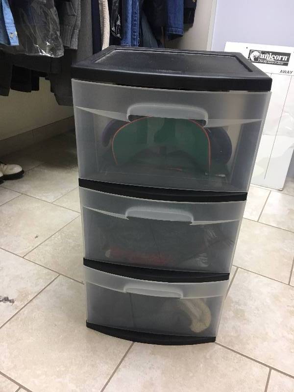lot 95 image: 3 Drawer Tote w Contents