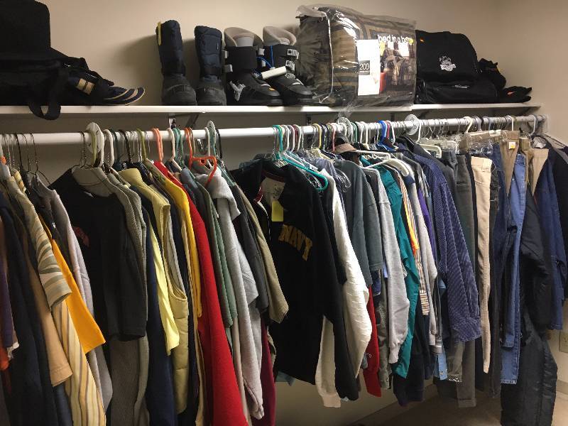 lot 99 image: 10 Retail Pole and Shelf