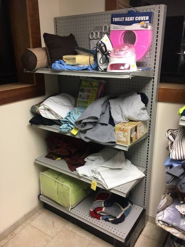 lot 101 image: Gondola Retail Fixture w Shelving