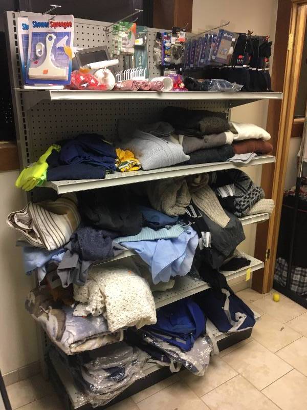 lot 102 image: Contents of Gondola Fixture