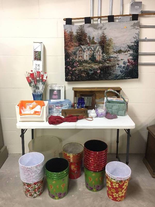 lot 108 image: Misc Party Supplies