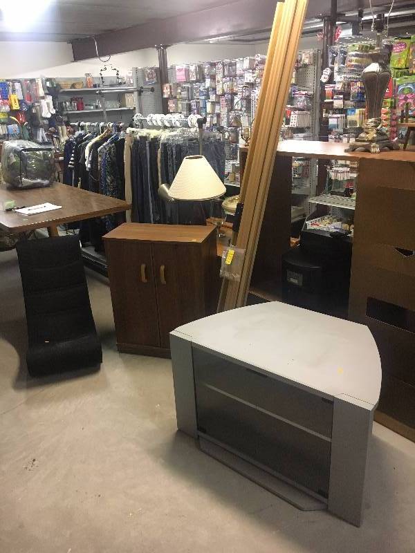 lot 125 image: Living Room Furniture Lot