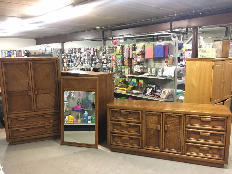 lot 127 image: Bedroom Set